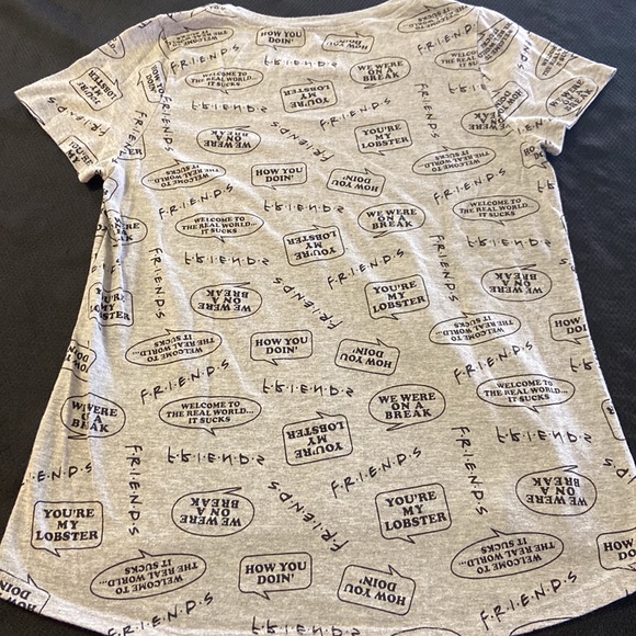 Kids Friends Tee. XL Preowned. - Picture 3 of 3